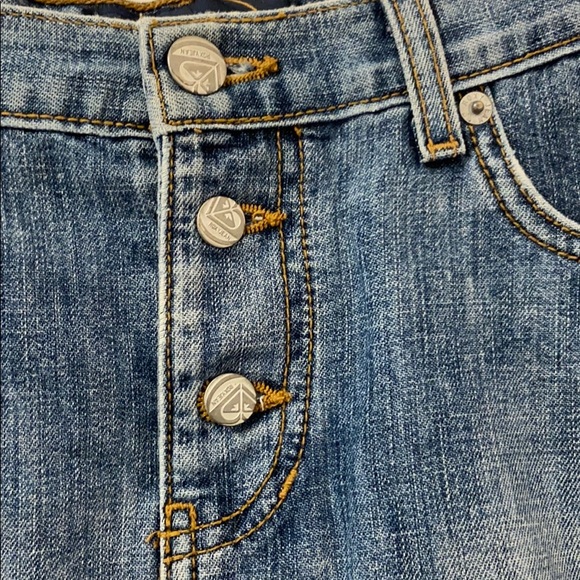 Roxy jeans skirt. Size. 5 women. - Picture 2 of 9